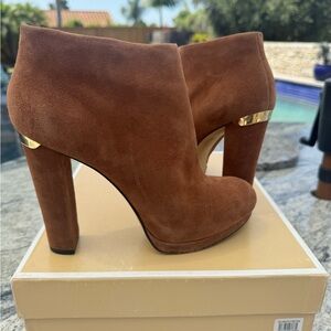 Michael Kors Haven Booties in Camel! Gold Details!